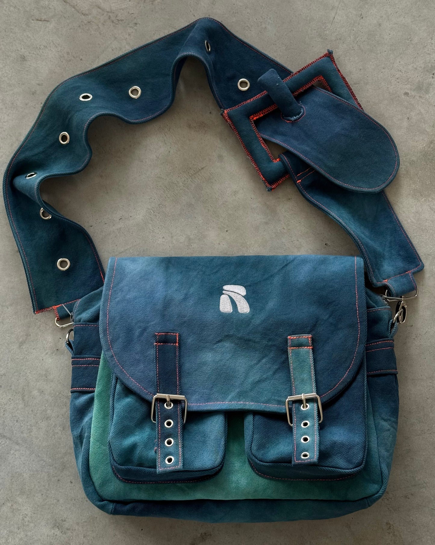 Lagoon Belt Messenger