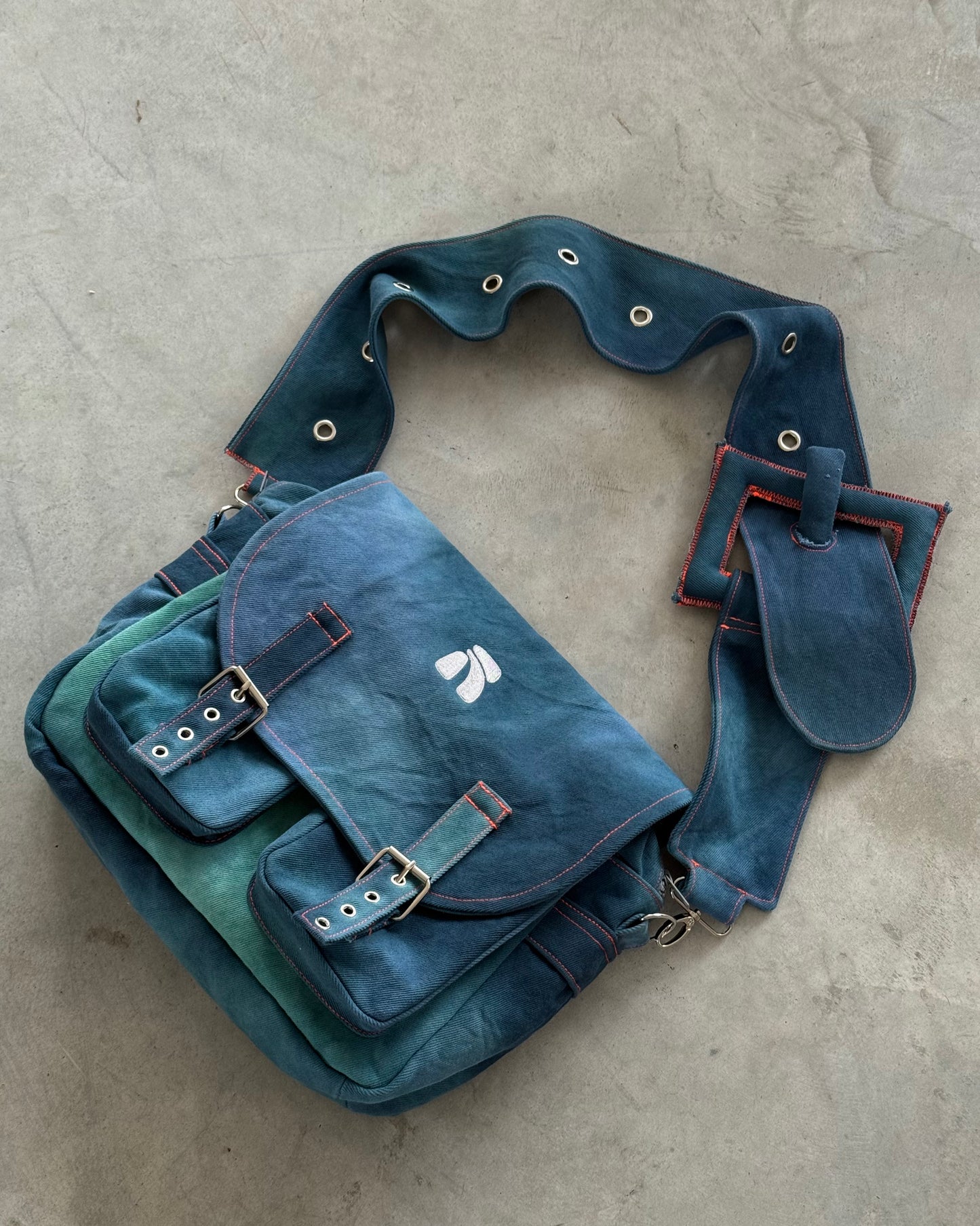 Lagoon Belt Messenger