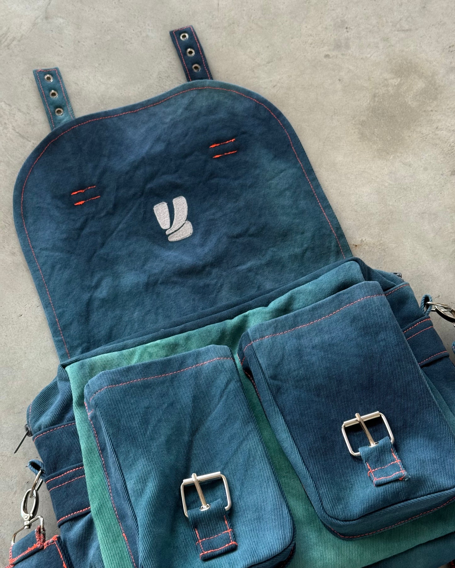 Lagoon Belt Messenger