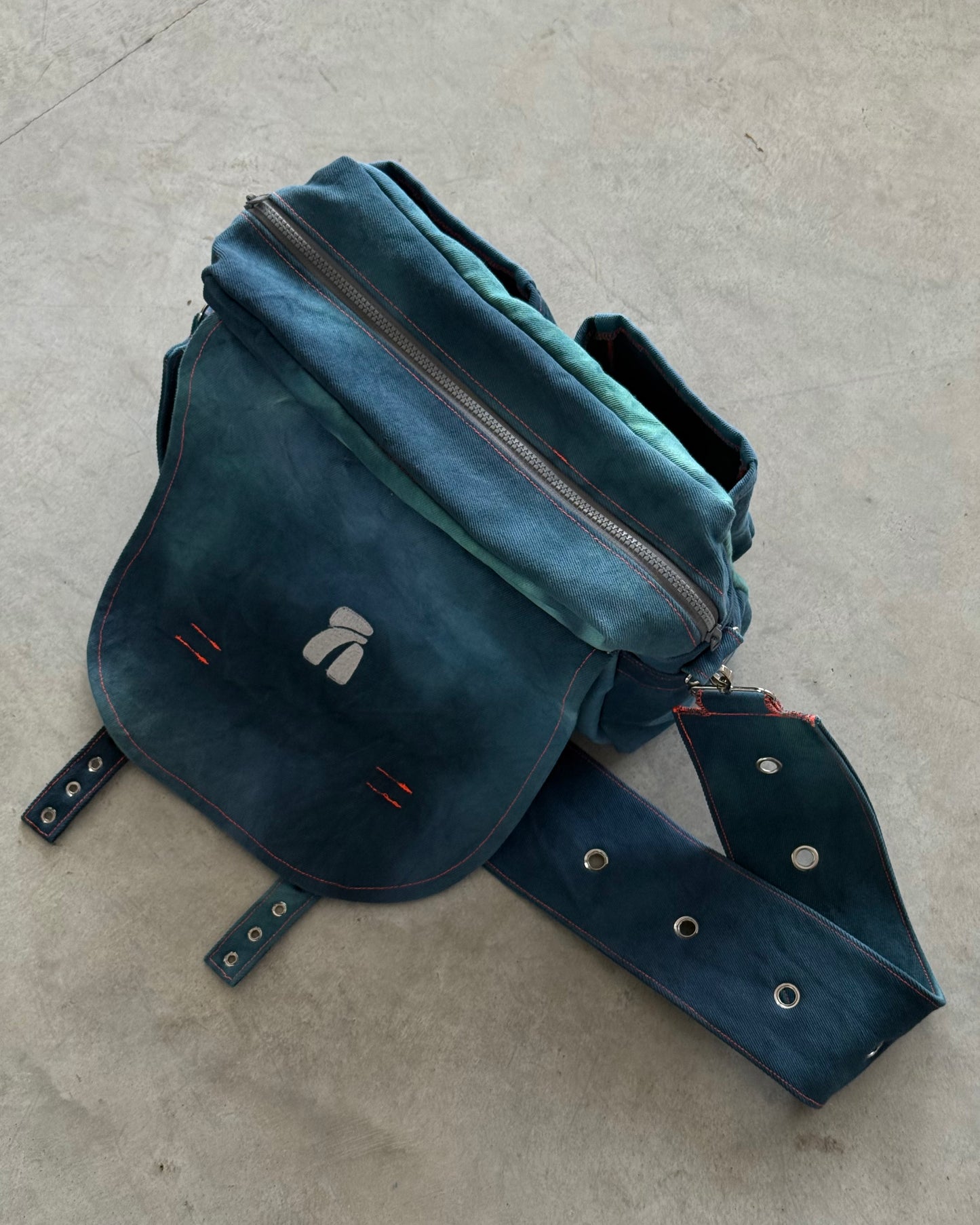 Lagoon Belt Messenger